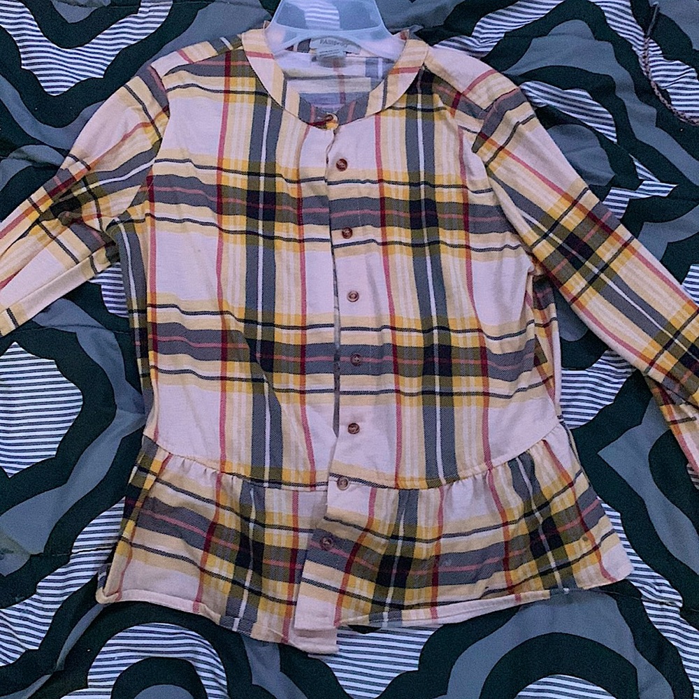 Soft aesthetic,worn once,no stains perfectly good,soft fabric